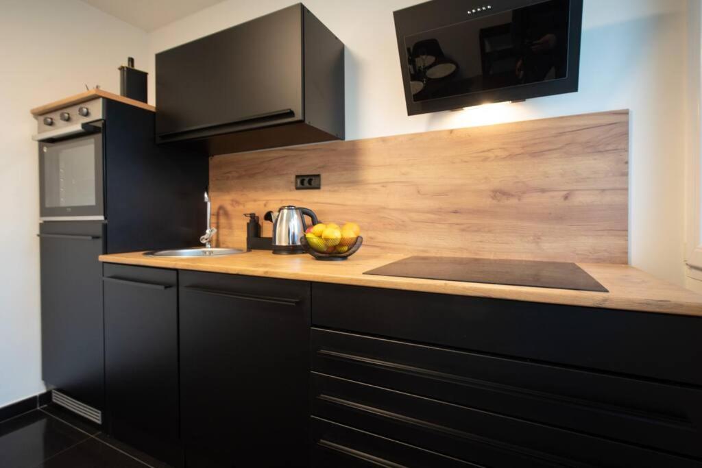 Apartment Hesa- 4 Star Apartment Рийека Екстериор снимка